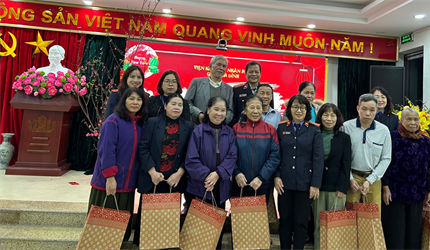 Công đoàn Viện KSND quận Ba Đình tổ chức “gói bánh chưng ngày tết” và...